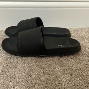 Cat and Jack slides size kids 6